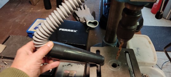 Absaugschlauch für Bohrspäne Staubsaugerschlauch an der Standbohrmaschine